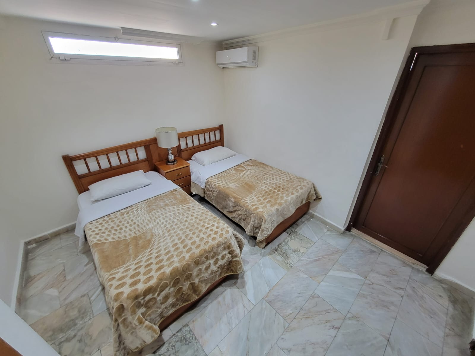 Royal Suite B — bedroom with twin beds