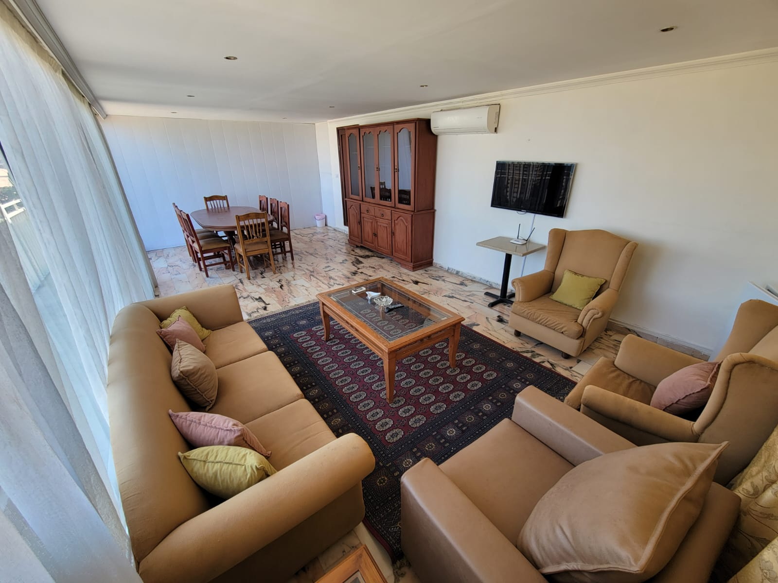 Royal Suite B — sitting and dining room